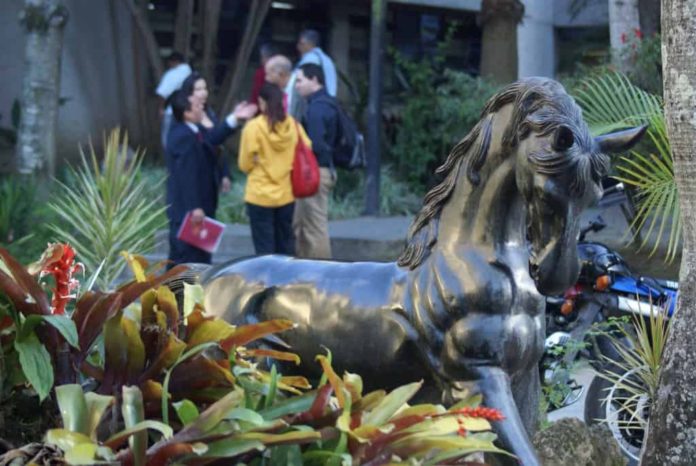Estudiantes denunciaron ajuste del 100% en la unidad de crédito en la Universidad Santa María