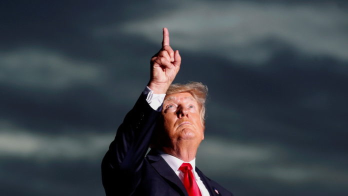 Trump anuncia lanzamiento de su propia empresa mediática y de una red social