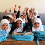 Los talibanes permitirán “pronto” a todas las niñas regresar a las escuelas