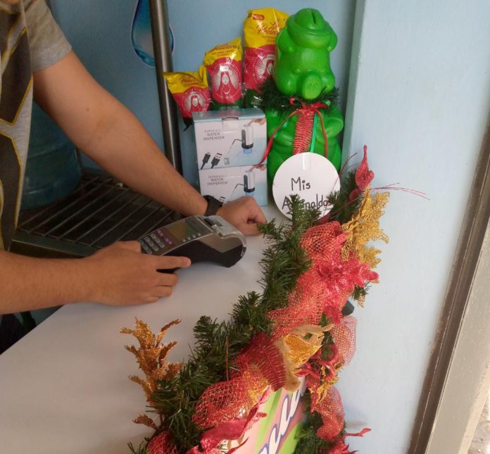 El cochinito navideño 2.0 come de todo este diciembre