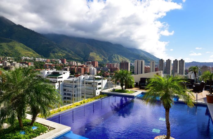 Tarek William Saab anuncia investigación al hotel Pestana Caracas por actos de discriminación a “La Chiky Lorens”