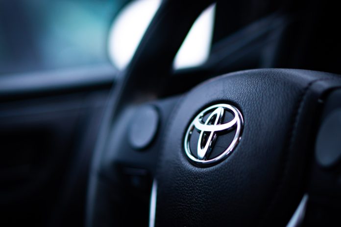Toyota dice que cambiará más rápidamente a los vehículos eléctricos de batería