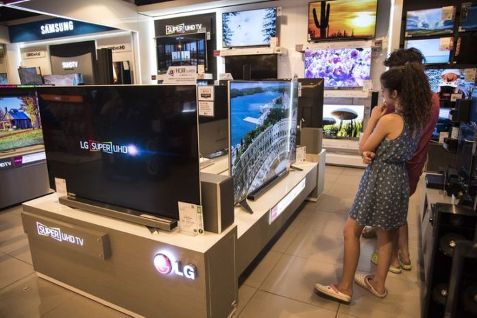 Televisores y celulares salen más rentable comprarlos en Venezuela que en el exterior