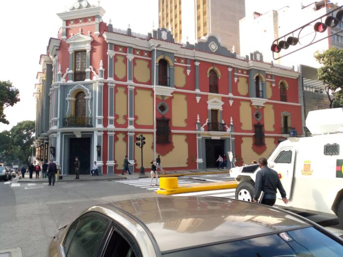 Legal e irregularmente: ¿Cuánto cuesta apostillar una partida de nacimiento en Venezuela?