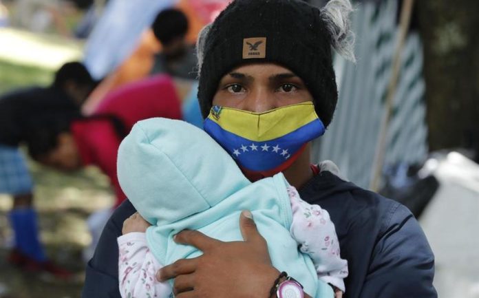 ¿Cómo hace una familia venezolana para nacionalizar un hijo nacido en el extranjero?
