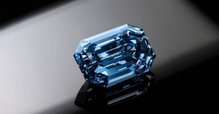Sotheby’s subastará diamante azul valorado en $48 millones