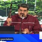 Nicolas-Maduro-armas-de-Simon-Bolivar.-Foto-captura-de-video-1