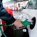 europapress_3786988_mujer_pone_gasolina_vehiculo_gasolinera_17_junio_madrid_espana_coste_medio-scaled.jpg_1718483347