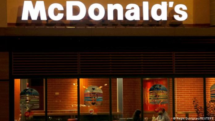 McDonald's comenzará a reabrir sus restaurantes en Ucrania