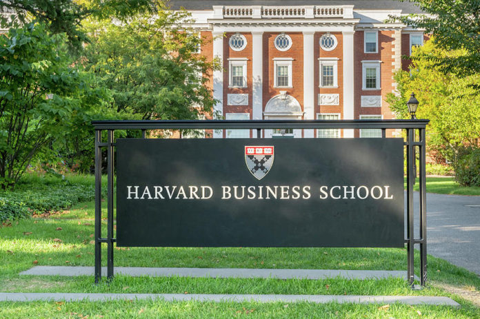 Harvard: Bancos centrales deberían comprar bitcoin y tenerlo en sus reservas