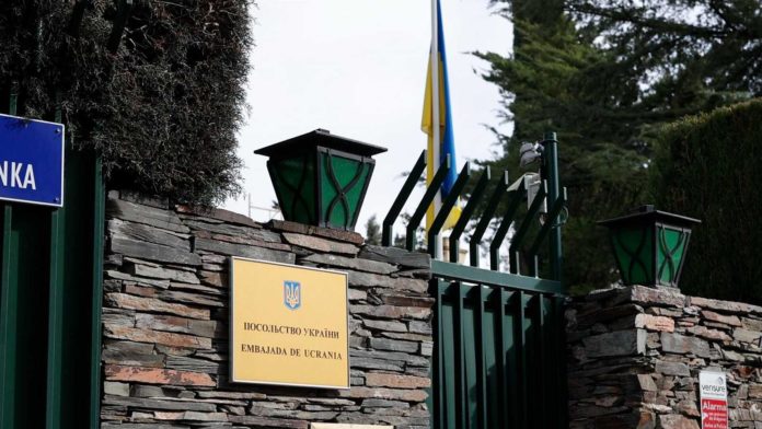 Explosión de una “carta bomba” en la Embajada de Ucrania en Madrid dejó un herido