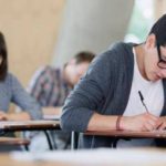 estudiante universitario en clases