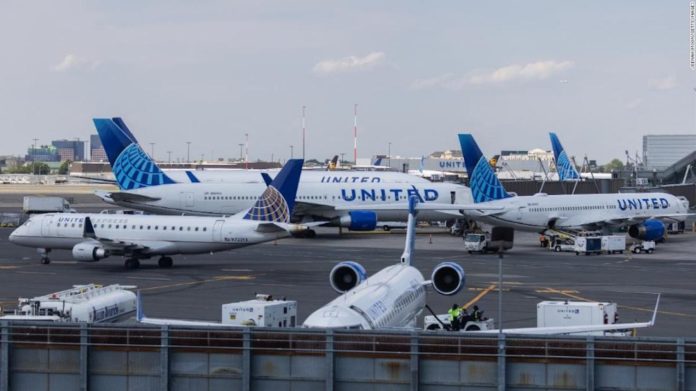 Miles de vuelos están demorados o fueron cancelados en Estados Unidos tras un fallo informático