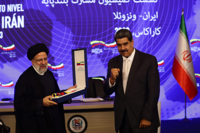 Venezuela e Irán suscriben acuerdos en petroquímica, transporte, minería y otras áreas