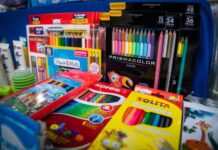 Padres en búsqueda de ofertas: Estrategias de ahorro para enfrentar los costos de útiles escolares en medio de la dolarización