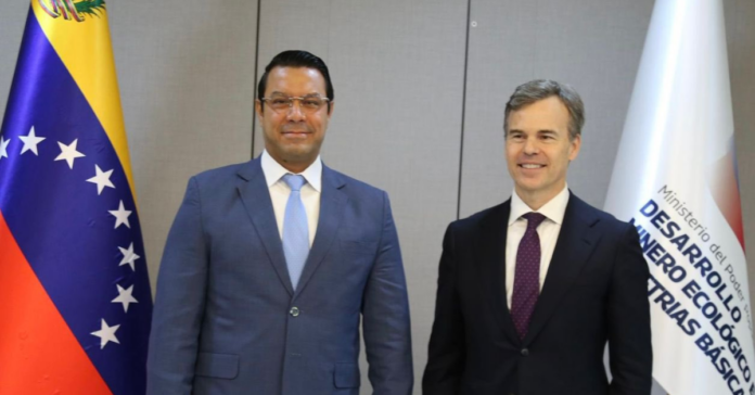 ministro Héctor Silva y John Barrett