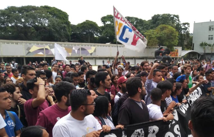 Movimiento estudiantil de la UCV marchó hasta Plaza Venezuela en homenaje a Carmen Teresa Navas
