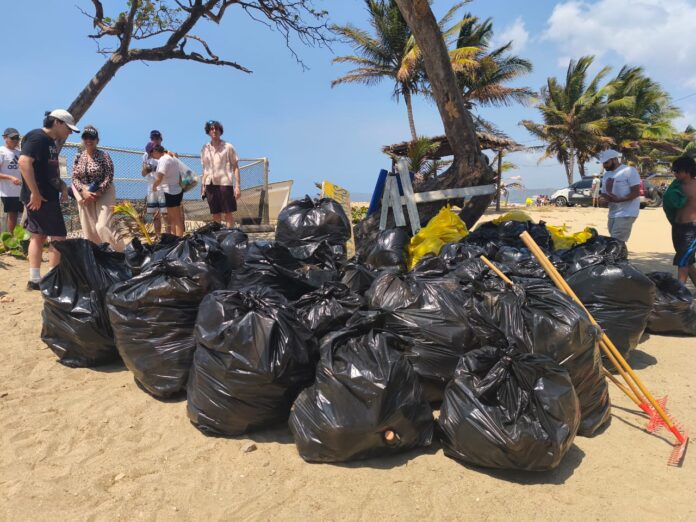 La UNIMET realizó Jornada de Limpieza de Playas en Urama y La Sabana